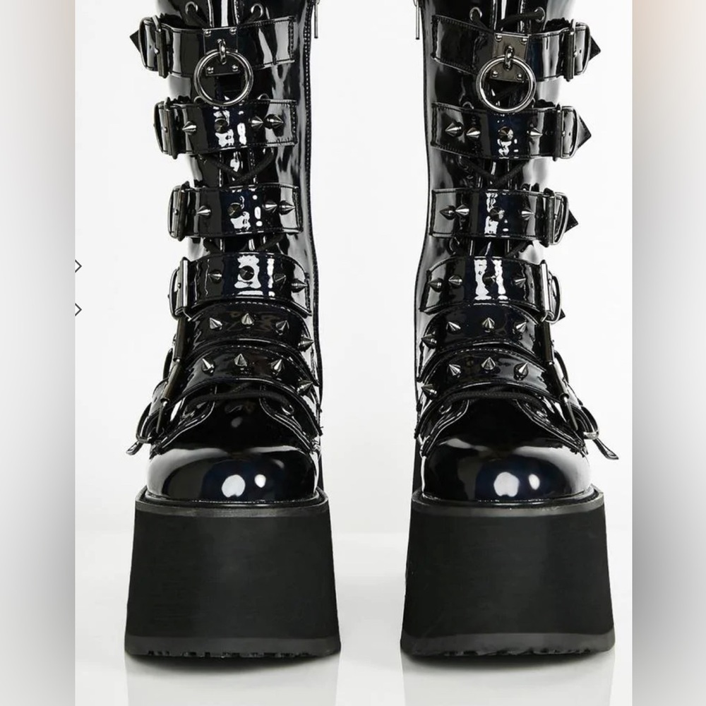 Demonia damned holographic platform